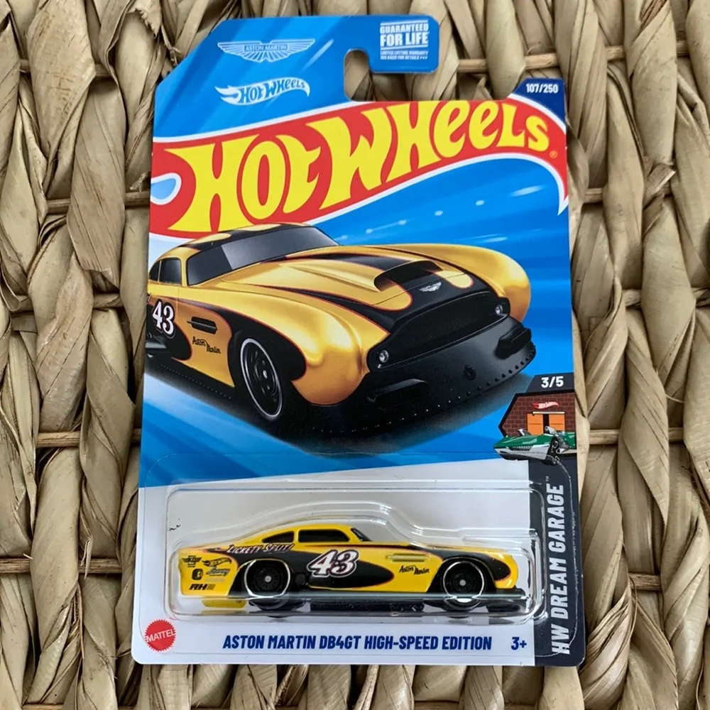 Aston Martin DB4GT High-Speed Racing Yellow Race Car Hot Wheels HotWheels New
